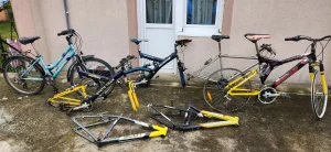 Delovi za Bicikle ramovi, vile, tockovi, menjaci