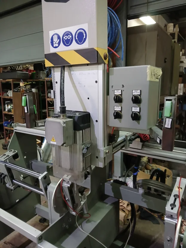 Kopirka pantograf sa rotirajucim stolom