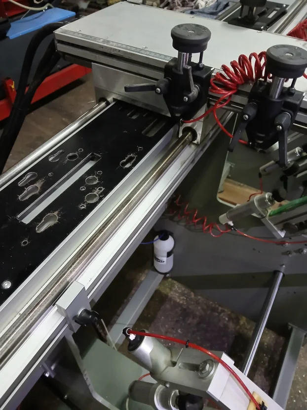 Kopirka pantograf sa rotirajucim stolom