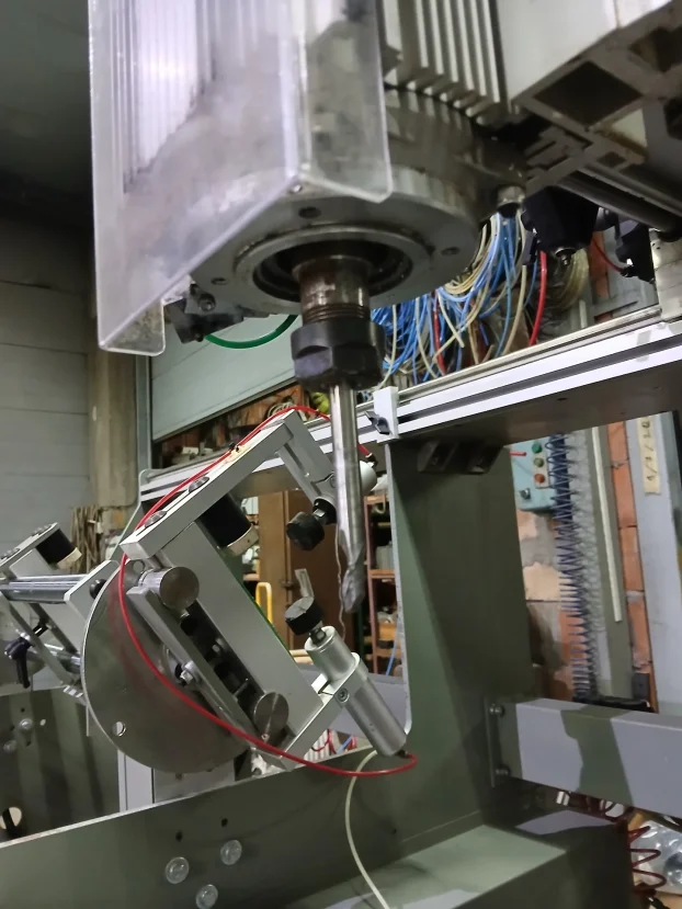 Kopirka pantograf sa rotirajucim stolom