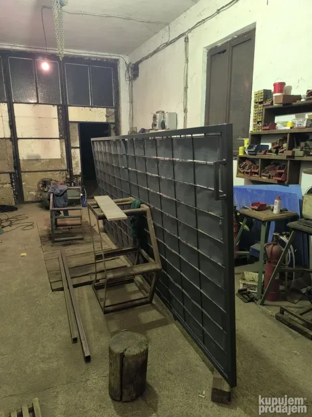 bravar,metalne ograde,kapije,resetke ,sve od metala, bravar