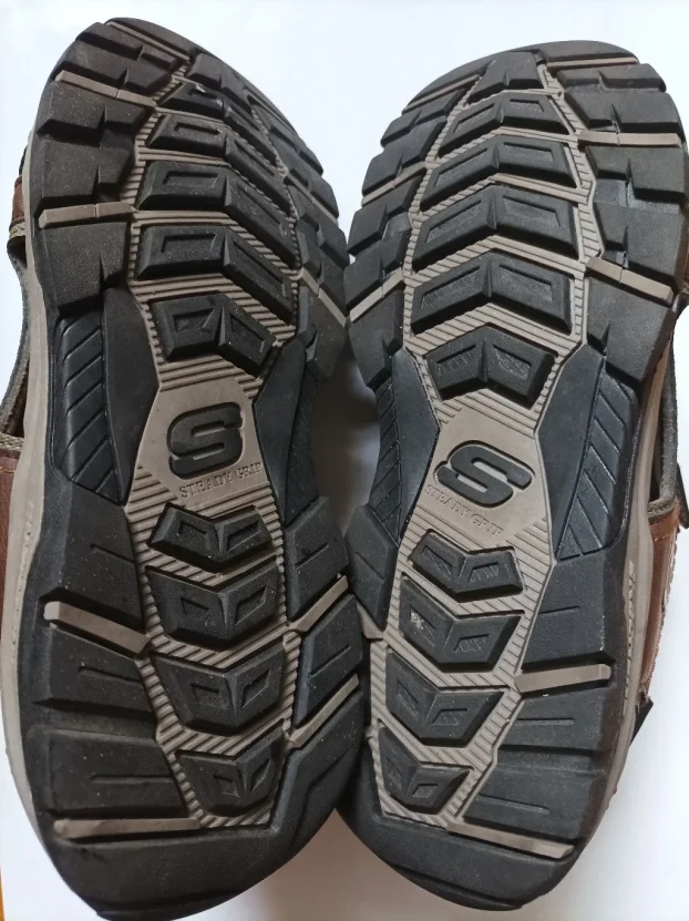 sandale 42 broj SKECHERS vrhunske