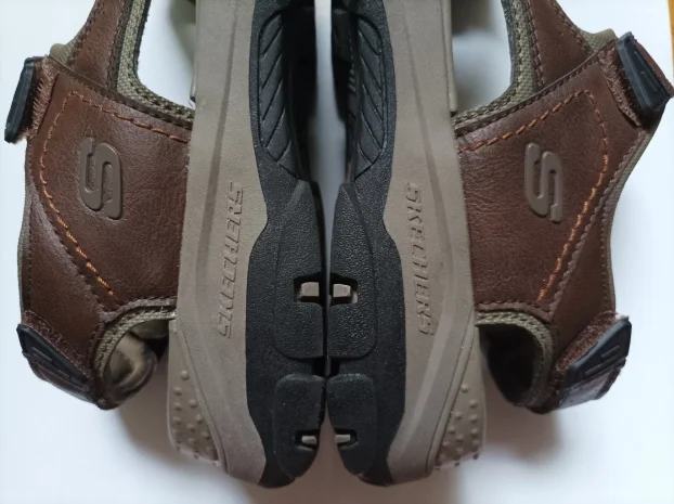 sandale 42 broj SKECHERS vrhunske