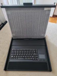 Avocent rackmount KVM Cherry tastatura