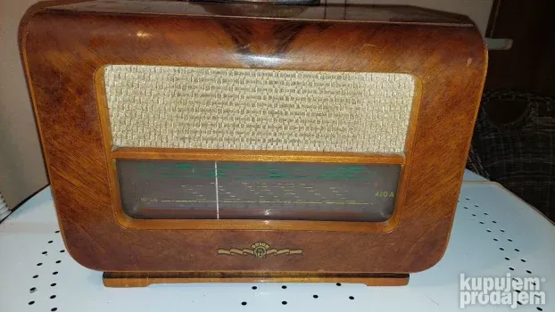 Stari radio aparat Orion iz 1955 god