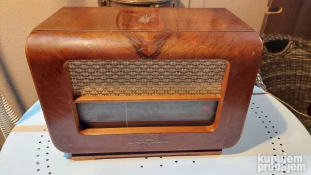 Stari radio aparat Orion iz 1955 god