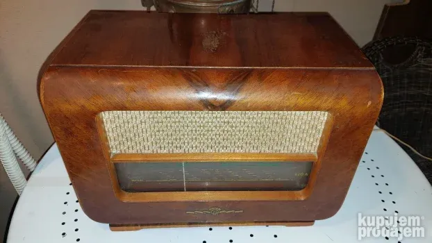 Stari radio aparat Orion iz 1955 god