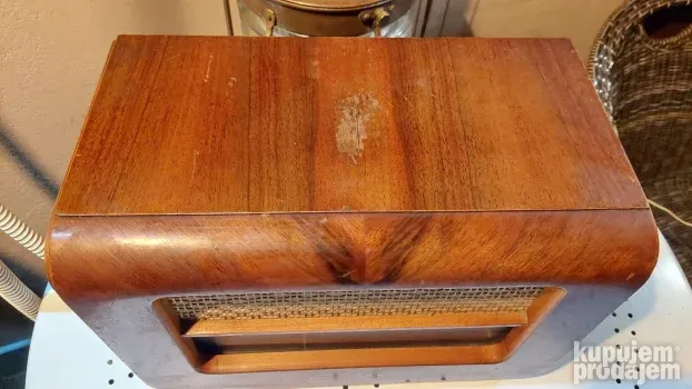 Stari radio aparat Orion iz 1955 god