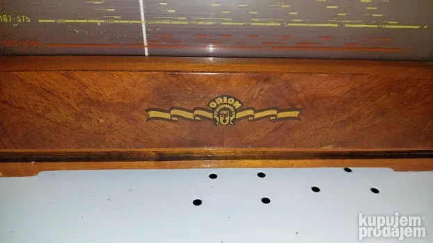 Stari radio aparat Orion iz 1955 god