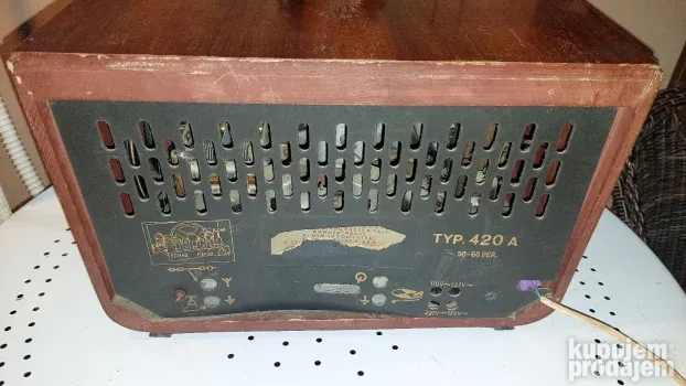 Stari radio aparat Orion iz 1955 god