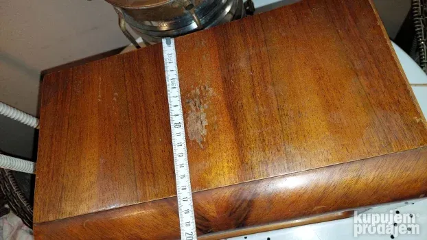 Stari radio aparat Orion iz 1955 god