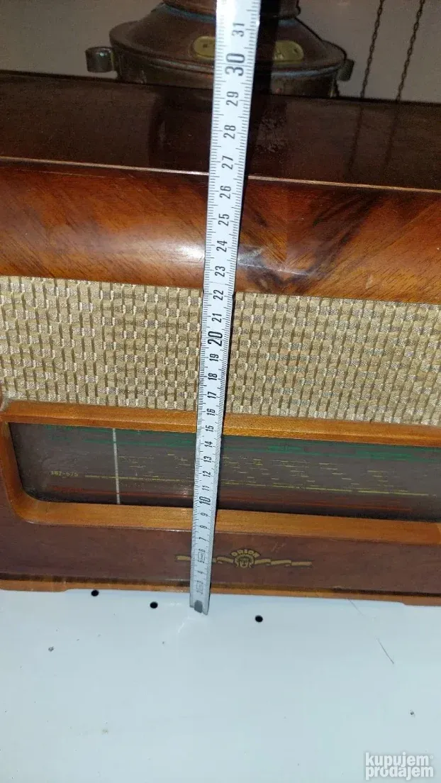 Stari radio aparat Orion iz 1955 god