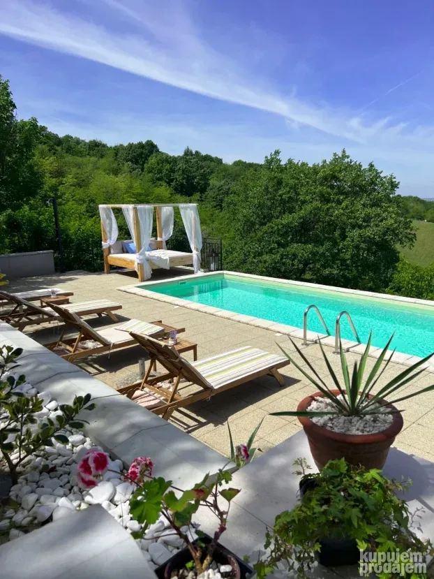 Sremska Kamenica, 3.0 trosobna, 165 m²