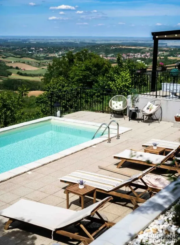 Sremska Kamenica, 3.0 trosobna, 165 m²