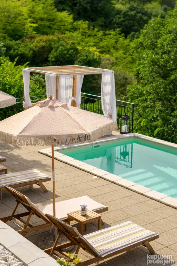 Sremska Kamenica, 3.0 trosobna, 165 m²