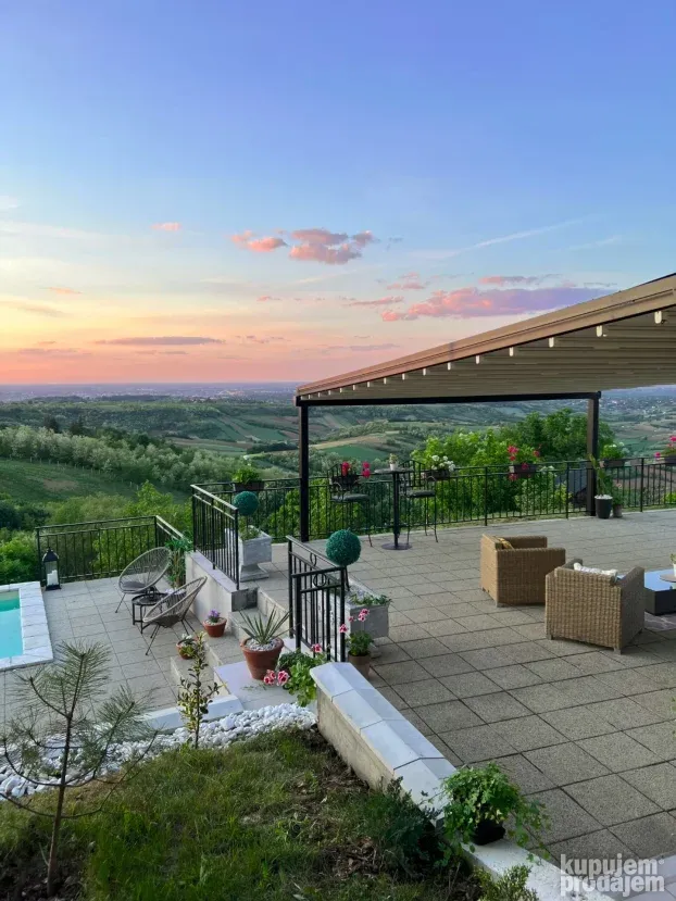 Sremska Kamenica, 3.0 trosobna, 165 m²