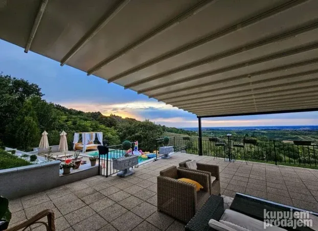 Sremska Kamenica, 3.0 trosobna, 165 m²