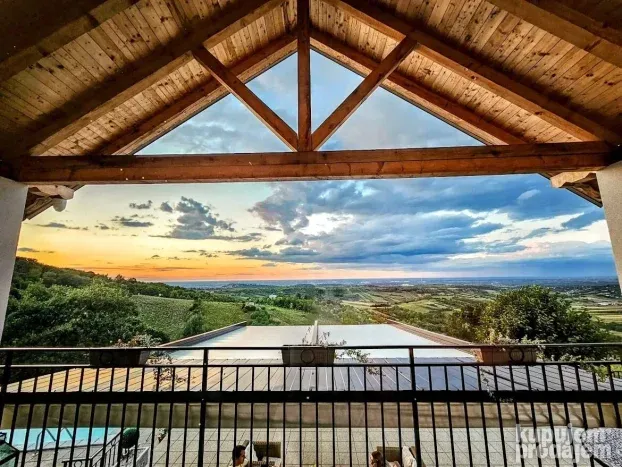 Sremska Kamenica, 3.0 trosobna, 165 m²