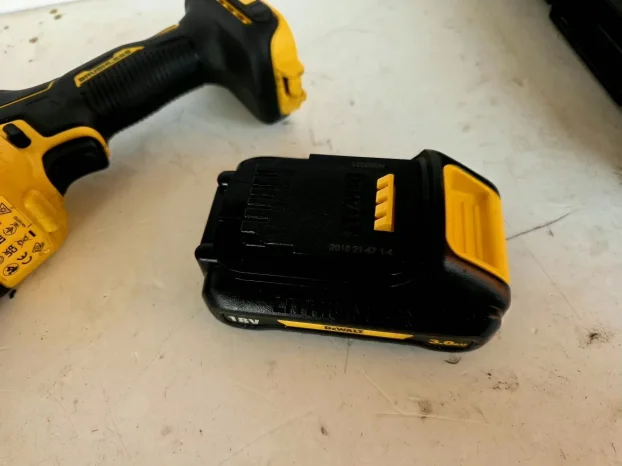 Dewalt DCS 369,aku lisicarka 18v,'24,bat.1x3ah,kofer