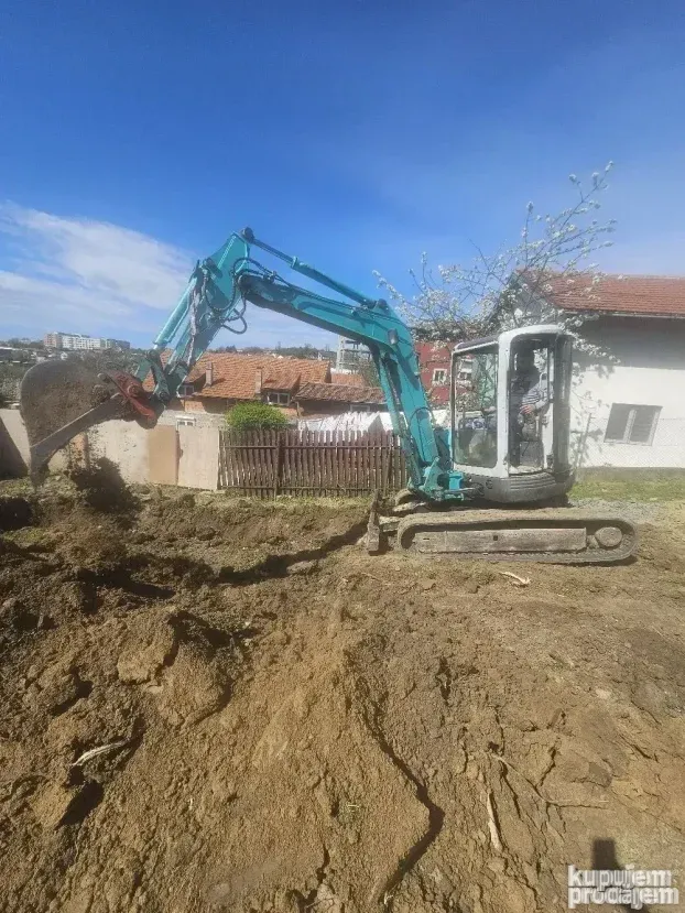 Mini bager usluga kopanja i planiranja zemlje