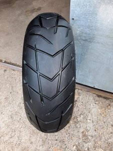 190 55 17 pirelli scorpion trail  kao novo