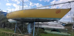 Prodaje se jedrilica Perla od 12m,  6 ležaja, oštečen jarbol