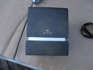 ukrasna kutija banana republic za nakit na magnet se zatvara