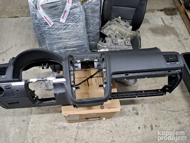 VW Touran 07-15 tabla airbag pojasevi