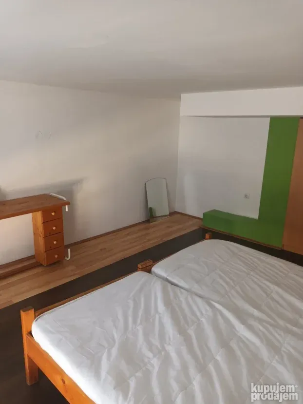 Iznajmljujem stan na Novoj Detelinari 40m2