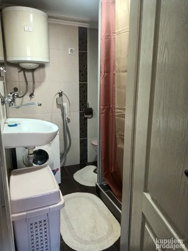 Iznajmljujem stan na Novoj Detelinari 40m2
