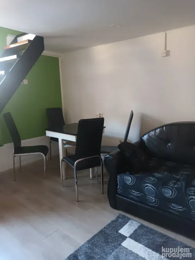 Iznajmljujem stan na Novoj Detelinari 40m2