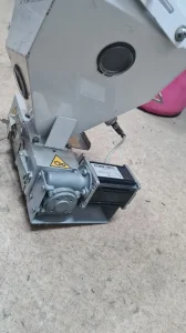 Mali dozator za masterbac