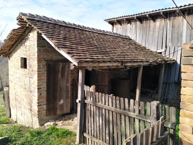 Pravo seosko domacinstvo 6.7h sa ogromnom kolicinom vode