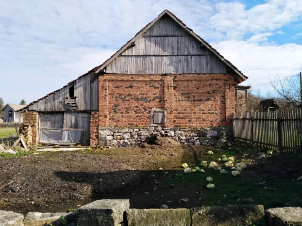 Pravo seosko domacinstvo 6.7h sa ogromnom kolicinom vode