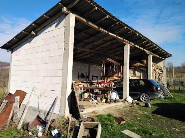 Pravo seosko domacinstvo 6.7h sa ogromnom kolicinom vode