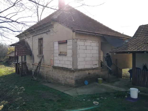 Pravo seosko domacinstvo 6.7h sa ogromnom kolicinom vode