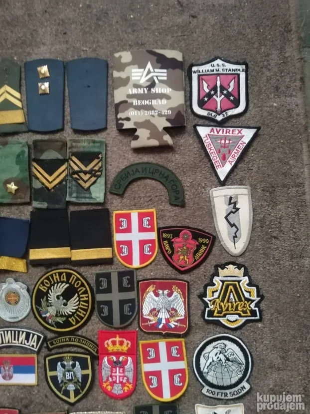 Lot vojnih oznaka