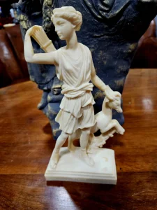 Figura devojka sa jaretom, sa pecatom, alabaster, 24 cm