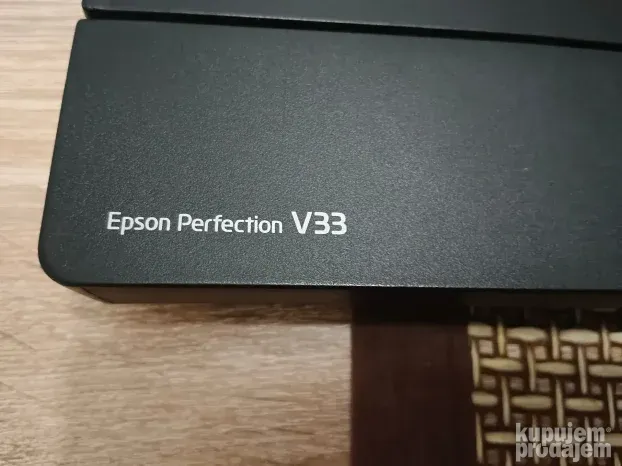Epson Perfection V33 - Profesionalni A4 skener  9600 dpi.