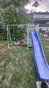 Igraliste sa toboganom i ljuljaskama