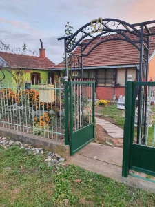 Kraljevo, Jarčujak, 1.0 jednosobna, 300 m²