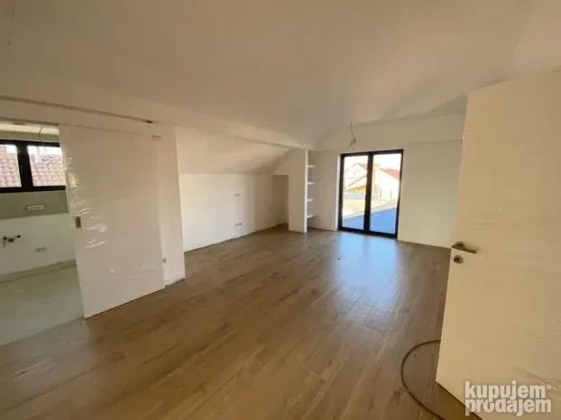 Odličan, 57 m2 - Veternik!