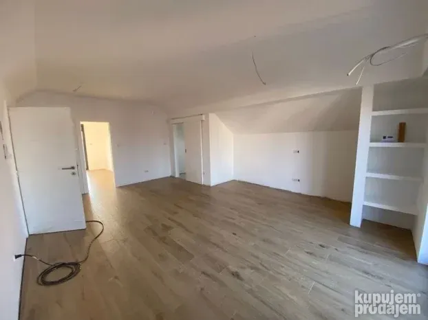 Odličan, 57 m2 - Veternik!