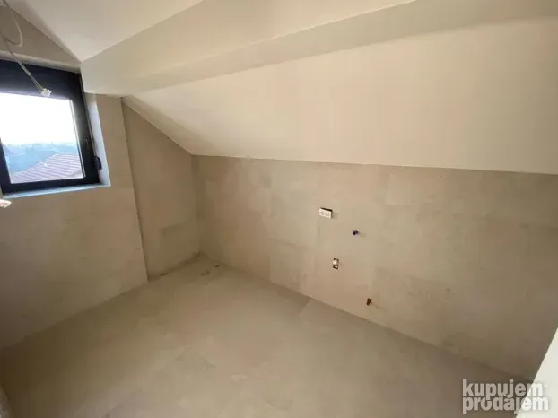 Odličan, 57 m2 - Veternik!
