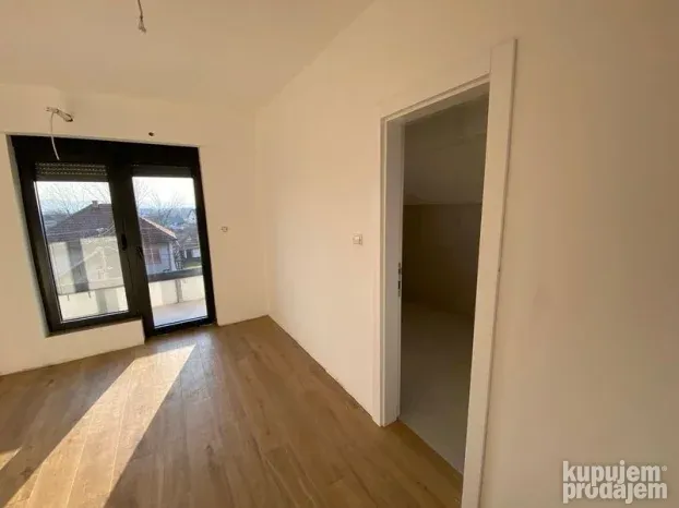 Odličan, 57 m2 - Veternik!