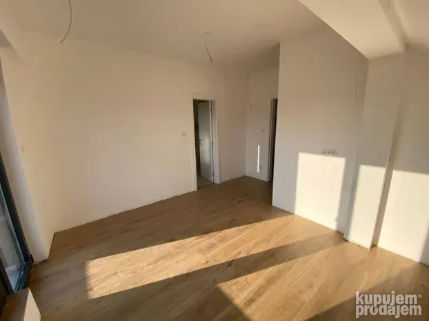 Odličan, 57 m2 - Veternik!