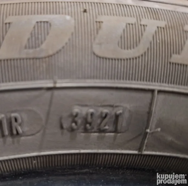 AKCIJA 205 55 16 Dunlop kraj 2021. Sara 7.5mm NOVE