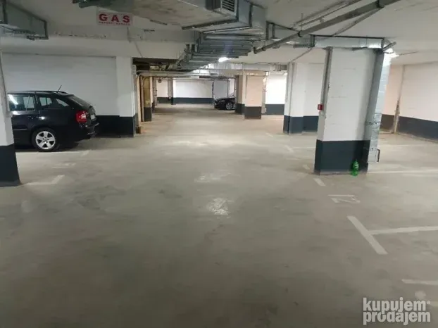 Petrovaradin,garažno mesto,14m2