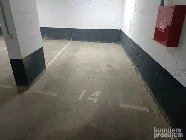 Petrovaradin,garažno mesto,14m2