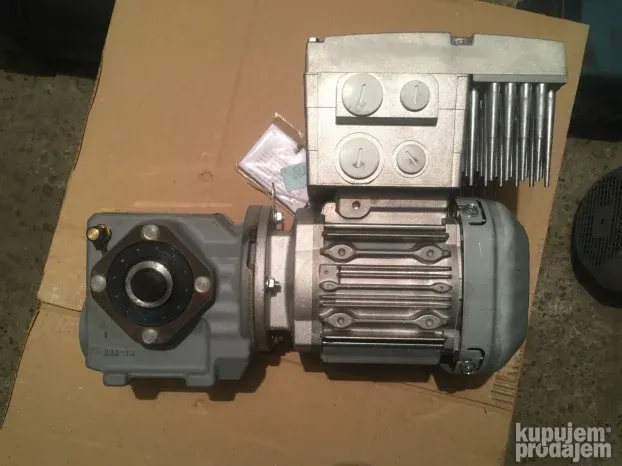 reduktor 0.37kw sa frekventnim regulatorom